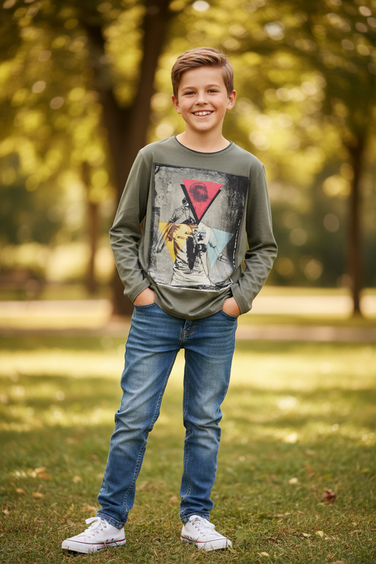 Αγόρι 9-10 χρονών με μπλούζα ZARA KIDS