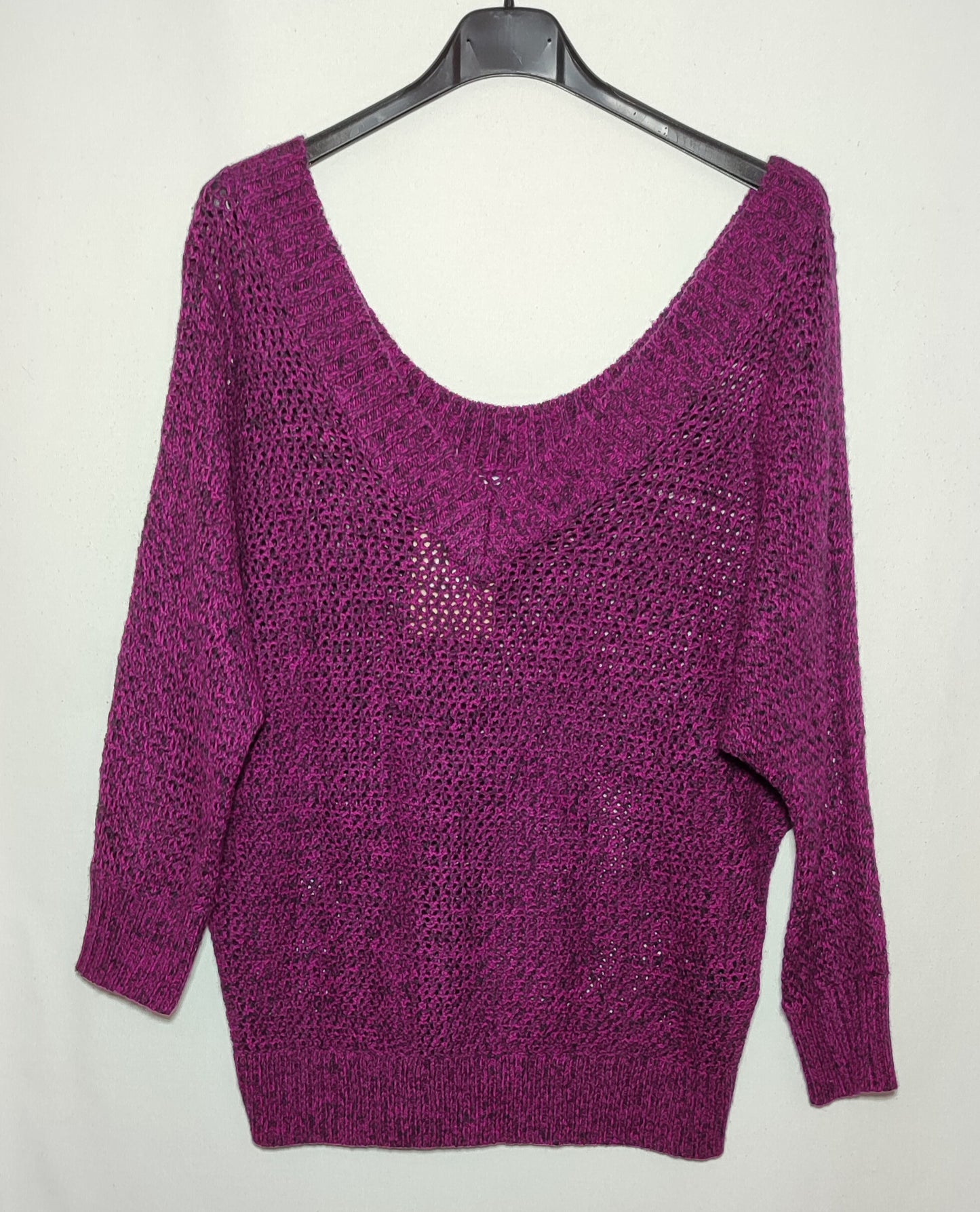 Πουλόβερ με ν λαιμόκοψη